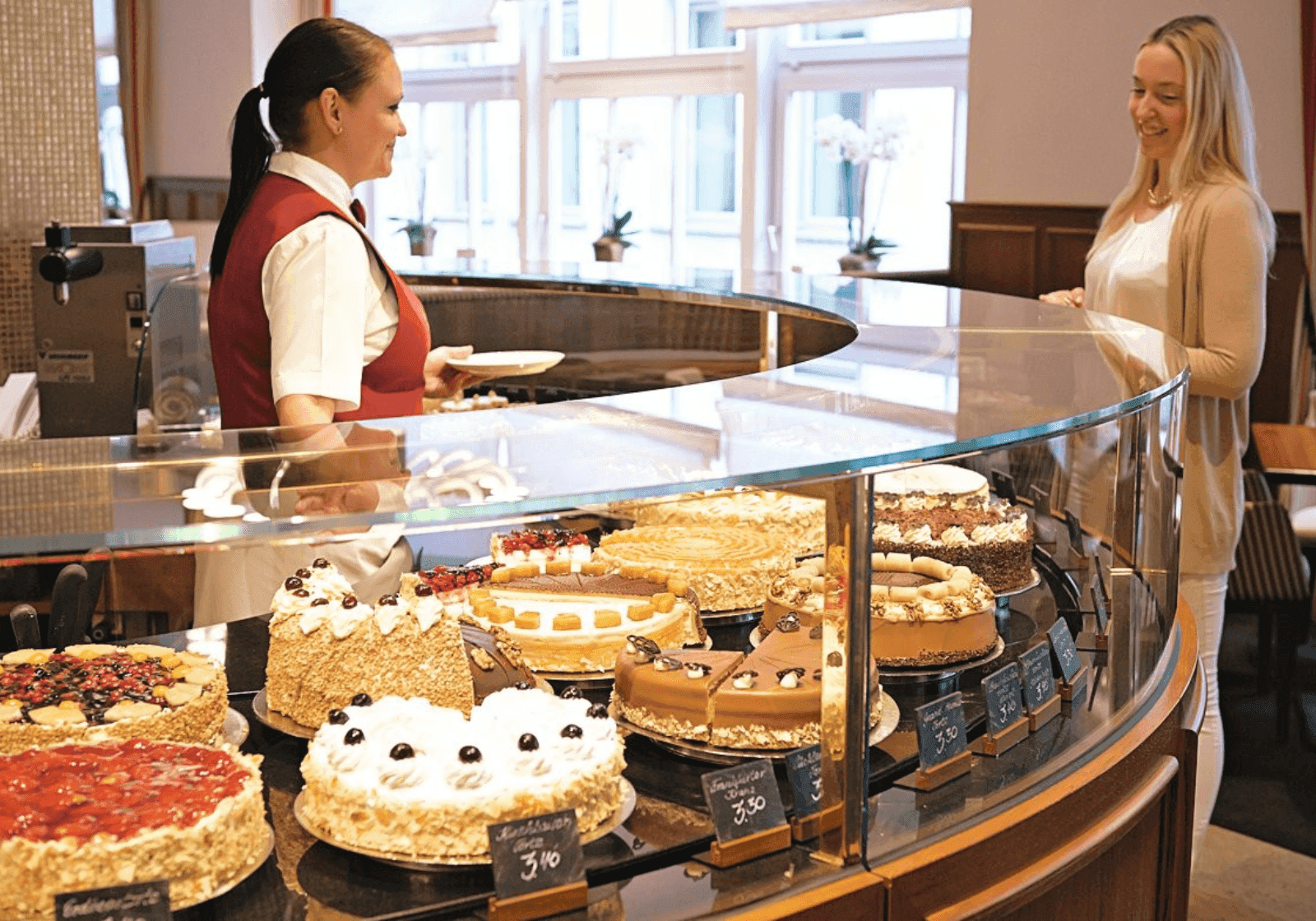 Cafe-montre med kager