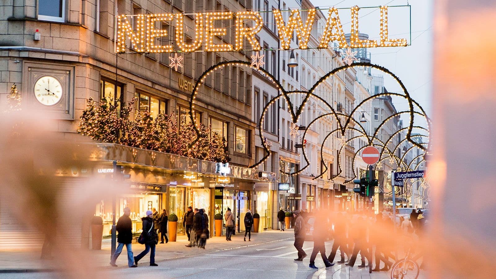 Neuer Wall shopping street