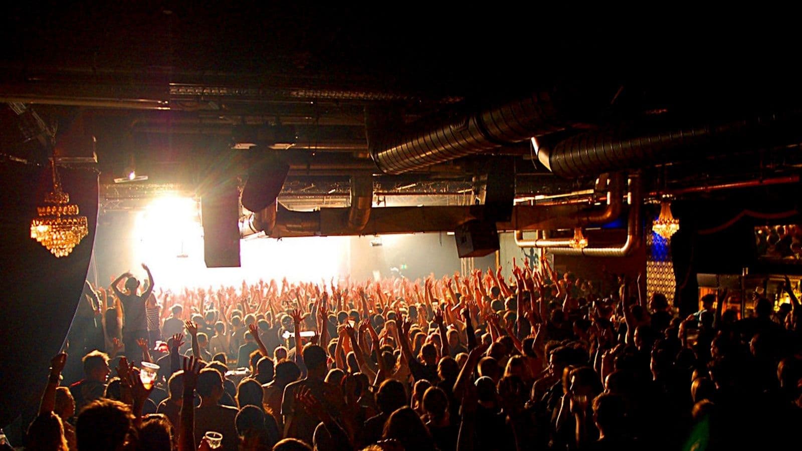 Proppet dansegulv på natklubbel Uebel und Gefährlich